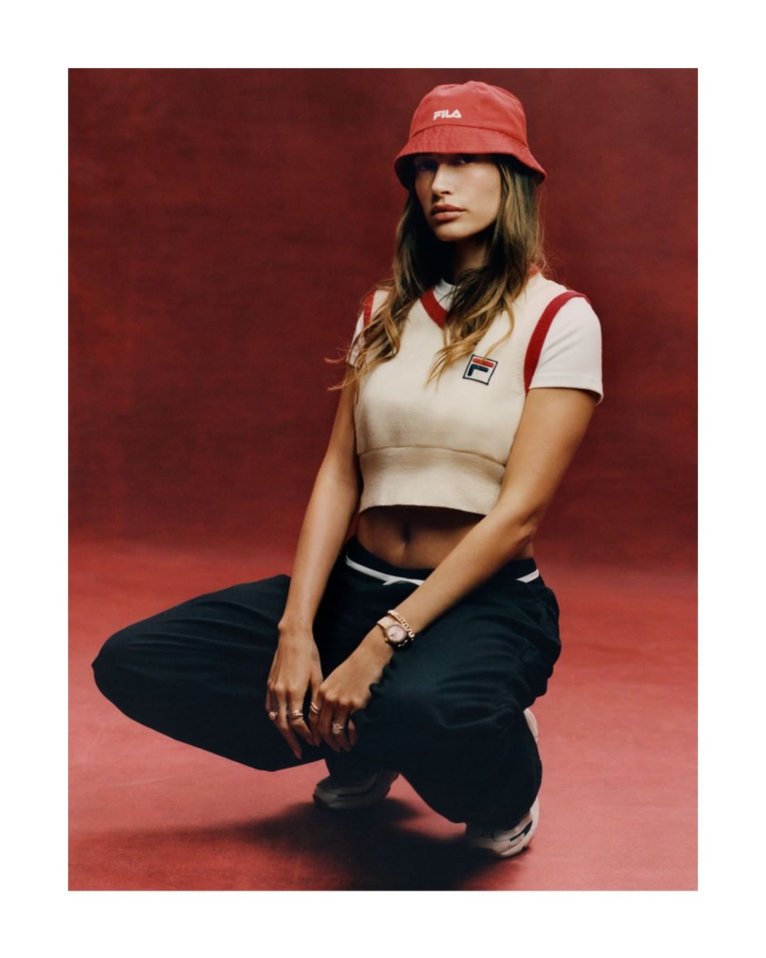 Iconico_como_Hailey_Inspirado_por_el_estilo_siempre_iconico_y_sin_esfuerzo_de_Hailey_LOOKFILA._Encontra_la_coleccion_en_las_tiendas_de_TL_Sports_Outdoors_y_en_distribuidores_autorizad.jpg