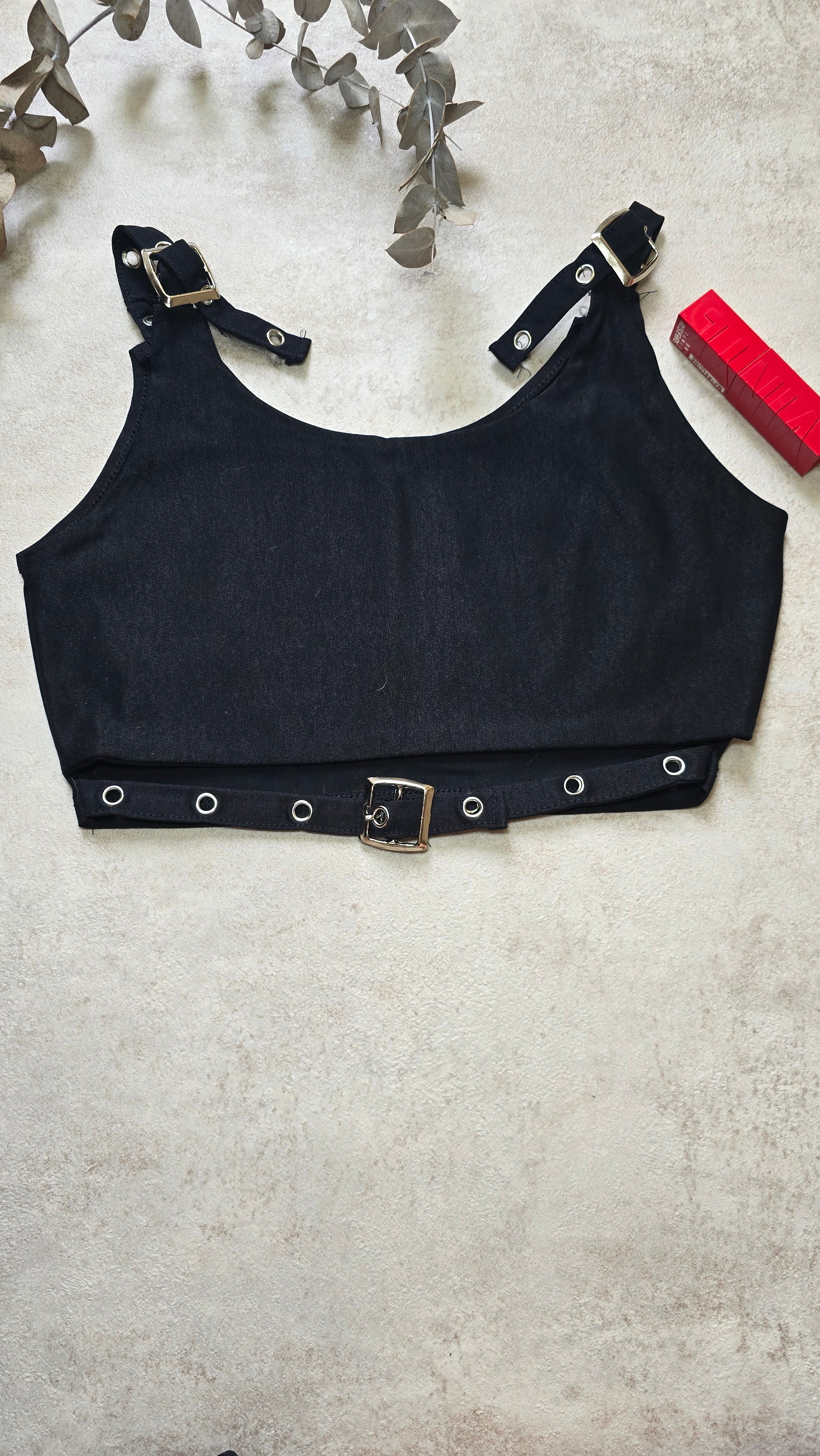 Top Femenino  Hana Hebilla Bengalina Negro