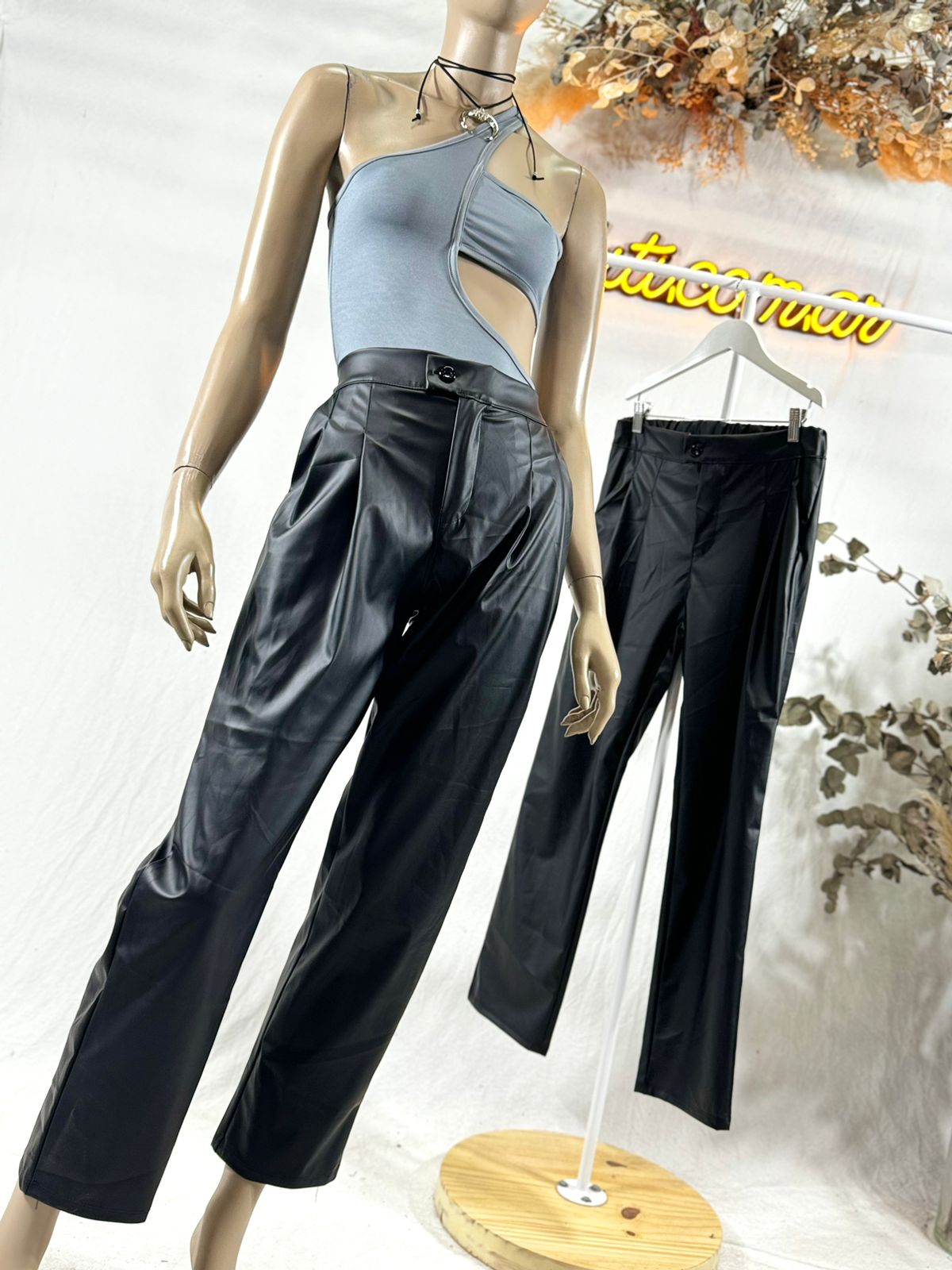 Pantalón Femenino  MOM Pinzados Negro